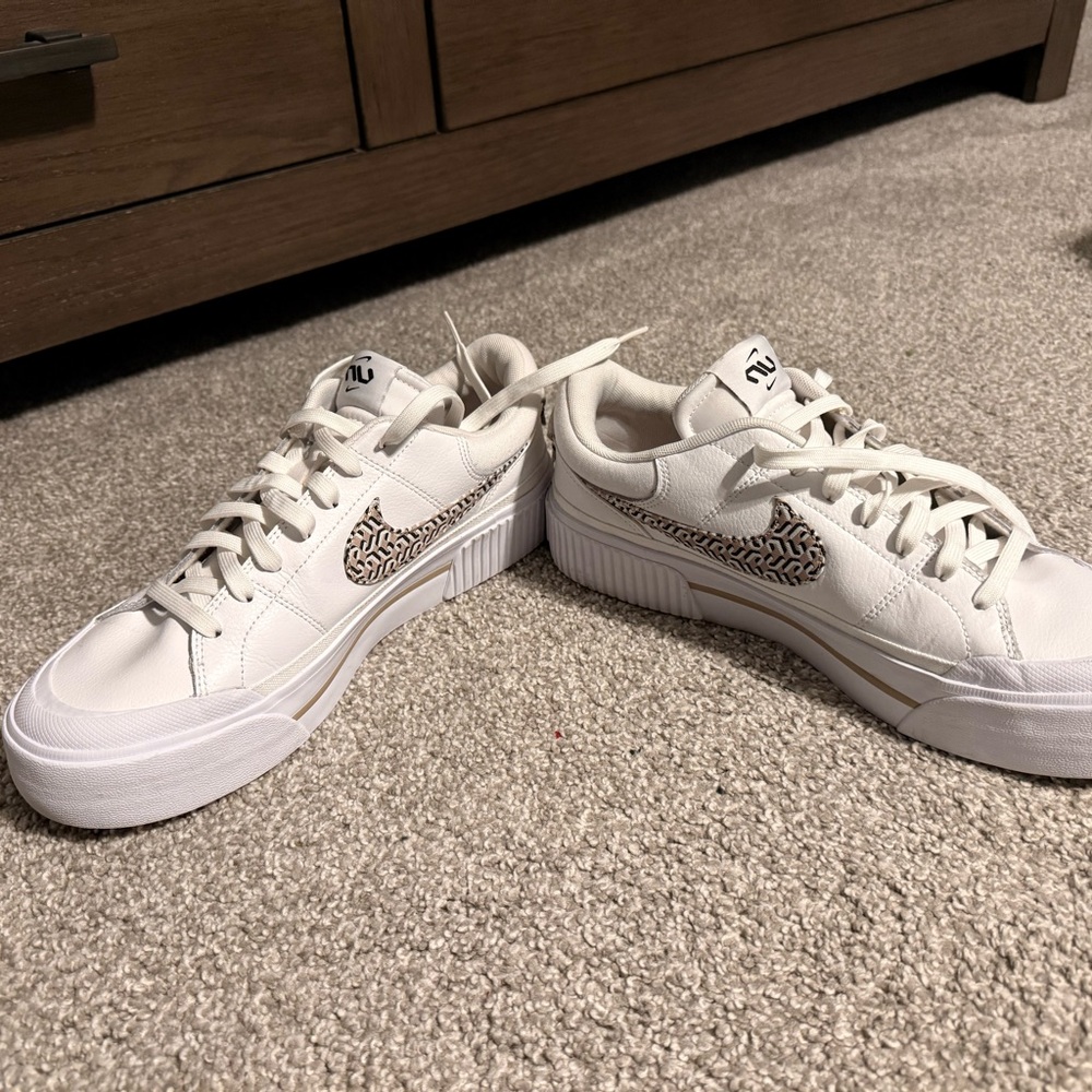 Nike Women's Court legacy lift